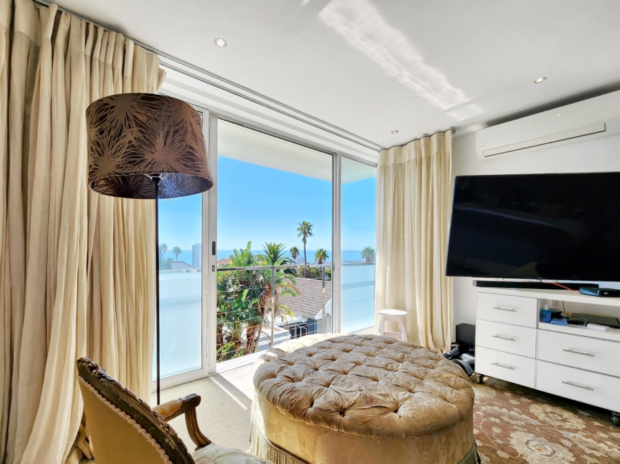5 Bedroom Property for Sale in Fresnaye Western Cape